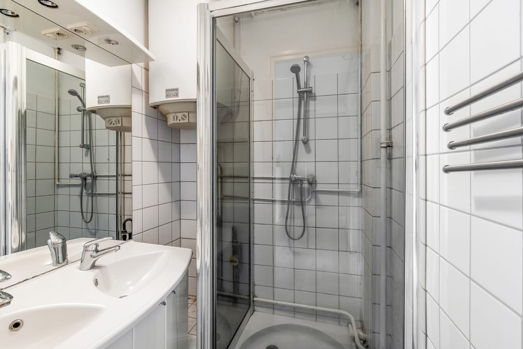 Spacious Apartment with Three Bedrooms in Kralingen West — 16