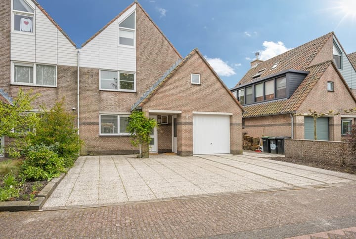 Photo 2 of Haya van Somerenstraat 32