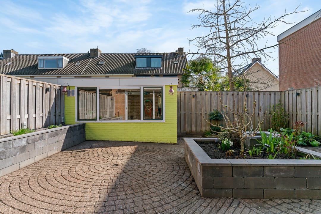 Spacious extended corner family home with solar panels in Aalsmeer Hornmeer — 36