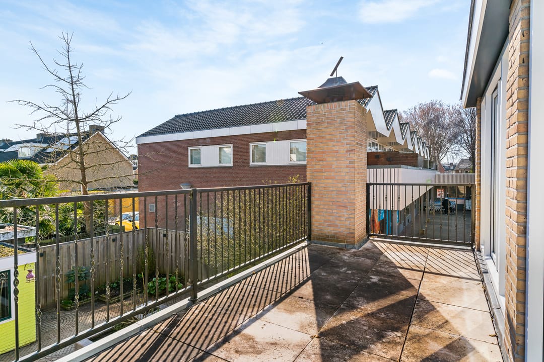 Spacious extended corner family home with solar panels in Aalsmeer Hornmeer — 39
