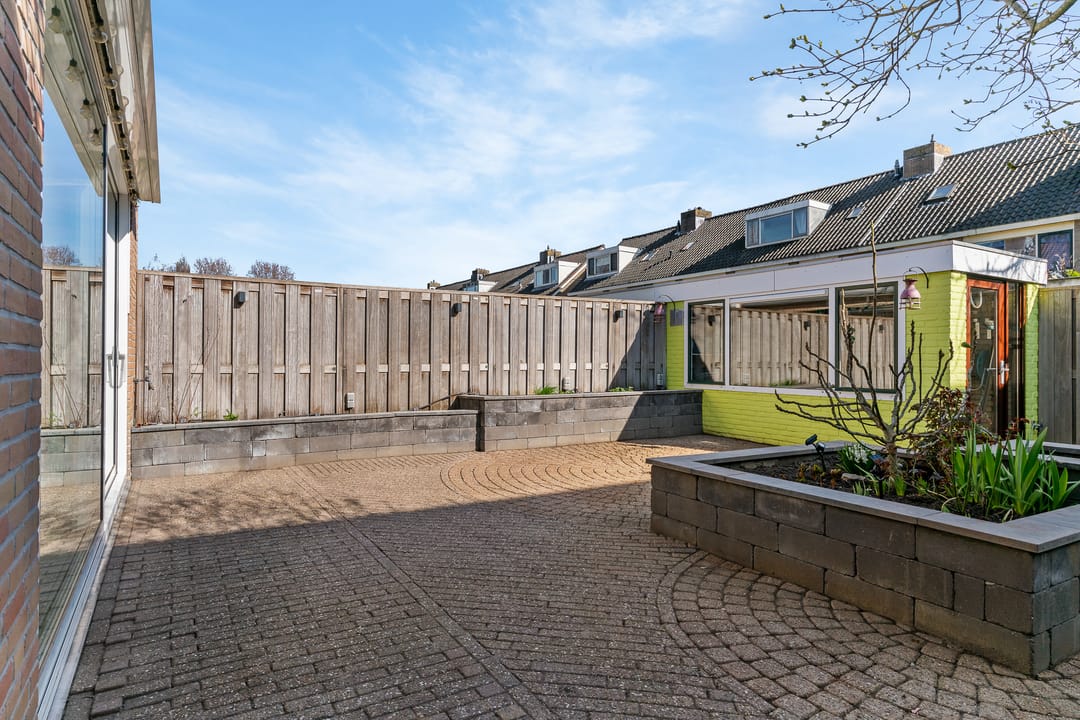 Spacious extended corner family home with solar panels in Aalsmeer Hornmeer — 41