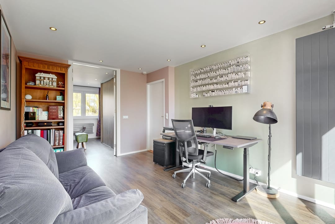 Spacious extended corner family home with solar panels in Aalsmeer Hornmeer — 17