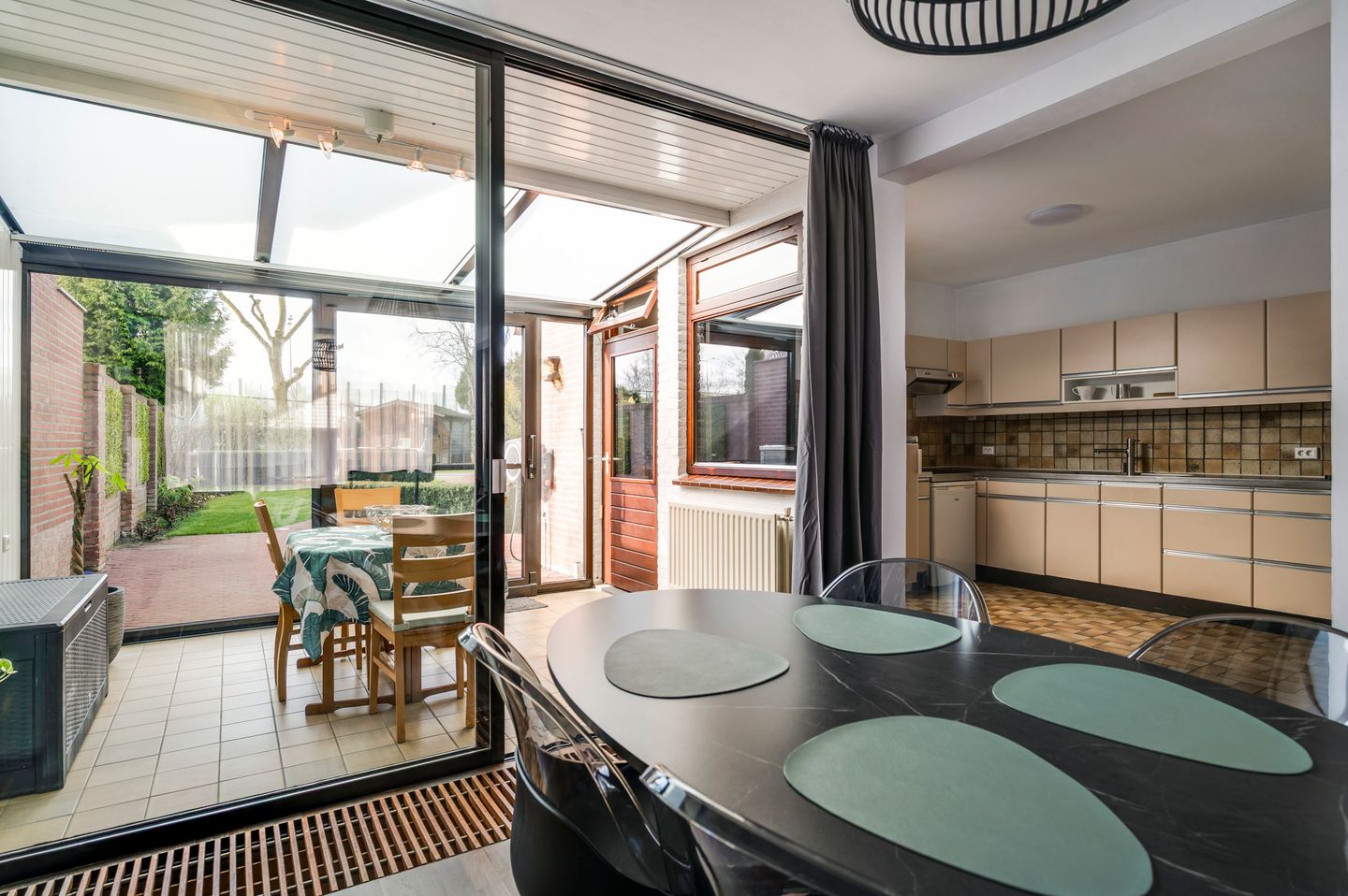 Spacious semi-detached family home with garage and deep garden in Blerick — 14