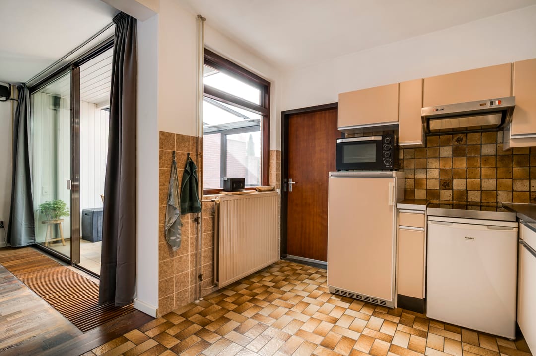 Spacious semi-detached family home with garage and deep garden in Blerick — 17