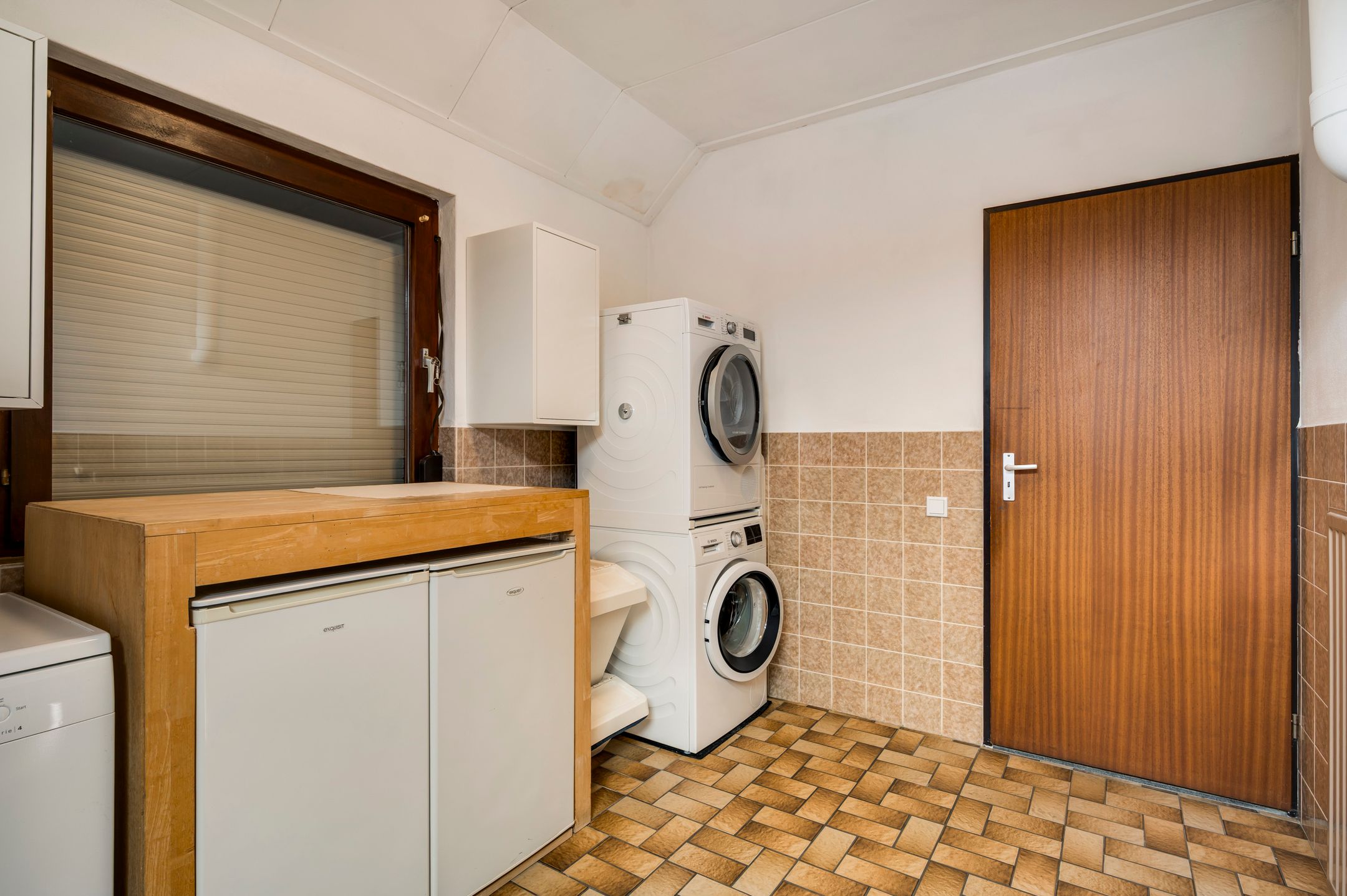 Spacious semi-detached family home with garage and deep garden in Blerick — 18