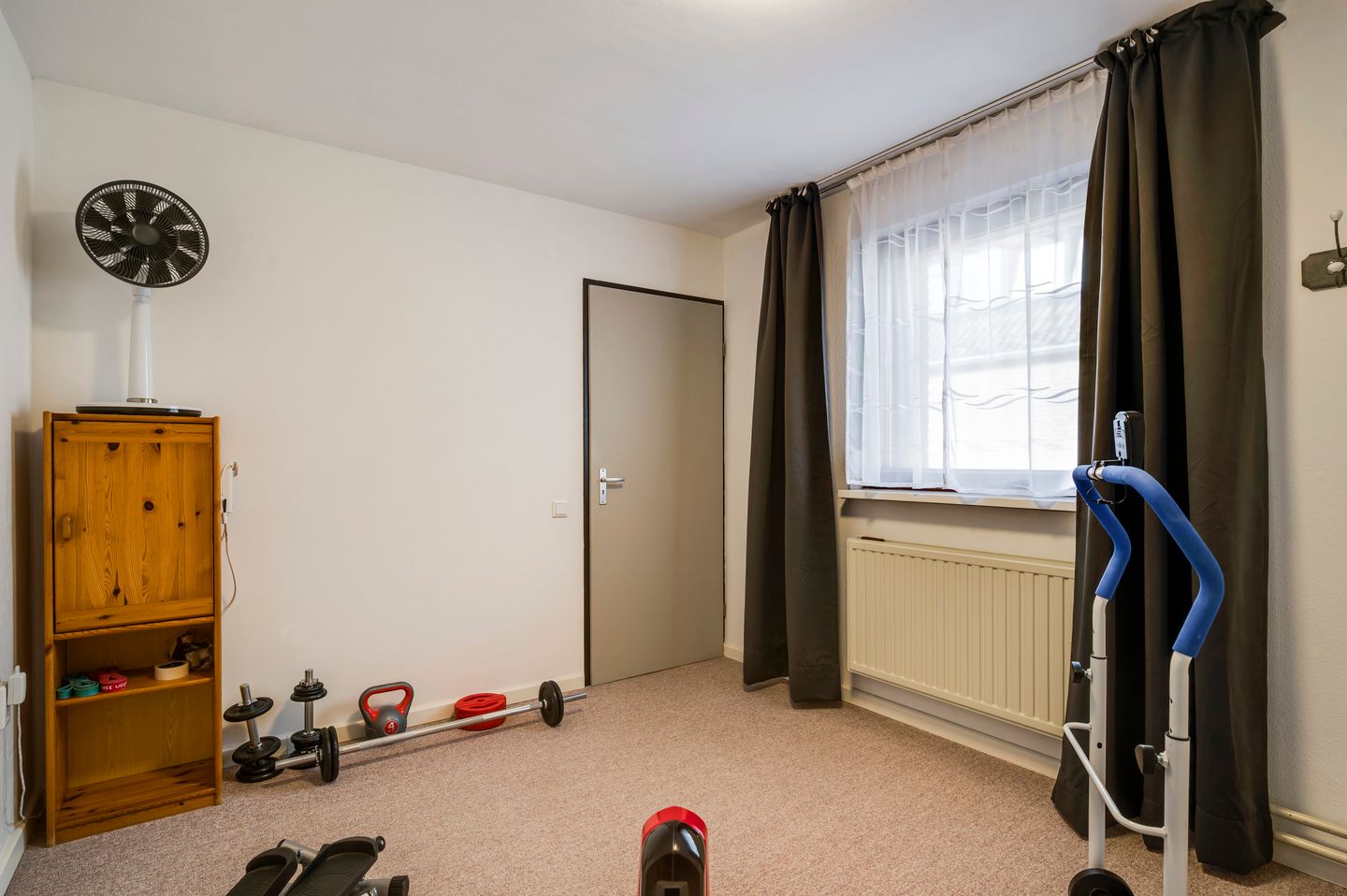 Spacious semi-detached family home with garage and deep garden in Blerick — 28
