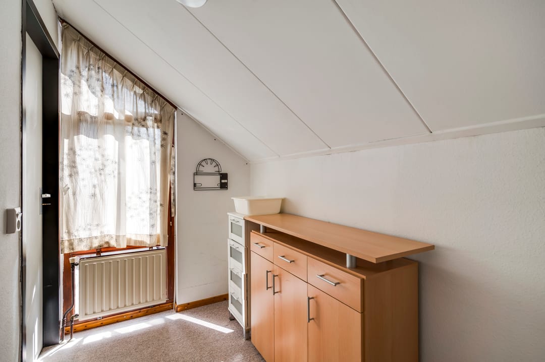 Spacious semi-detached family home with garage and deep garden in Blerick — 30