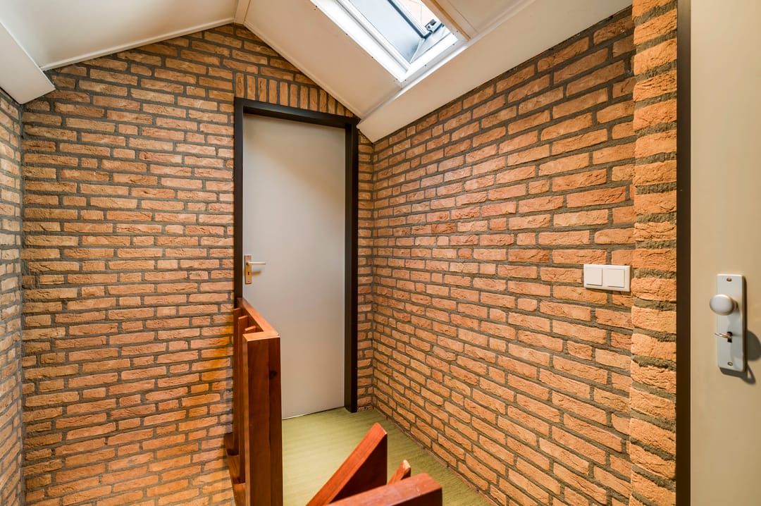 Spacious semi-detached family home with garage and deep garden in Blerick — 37