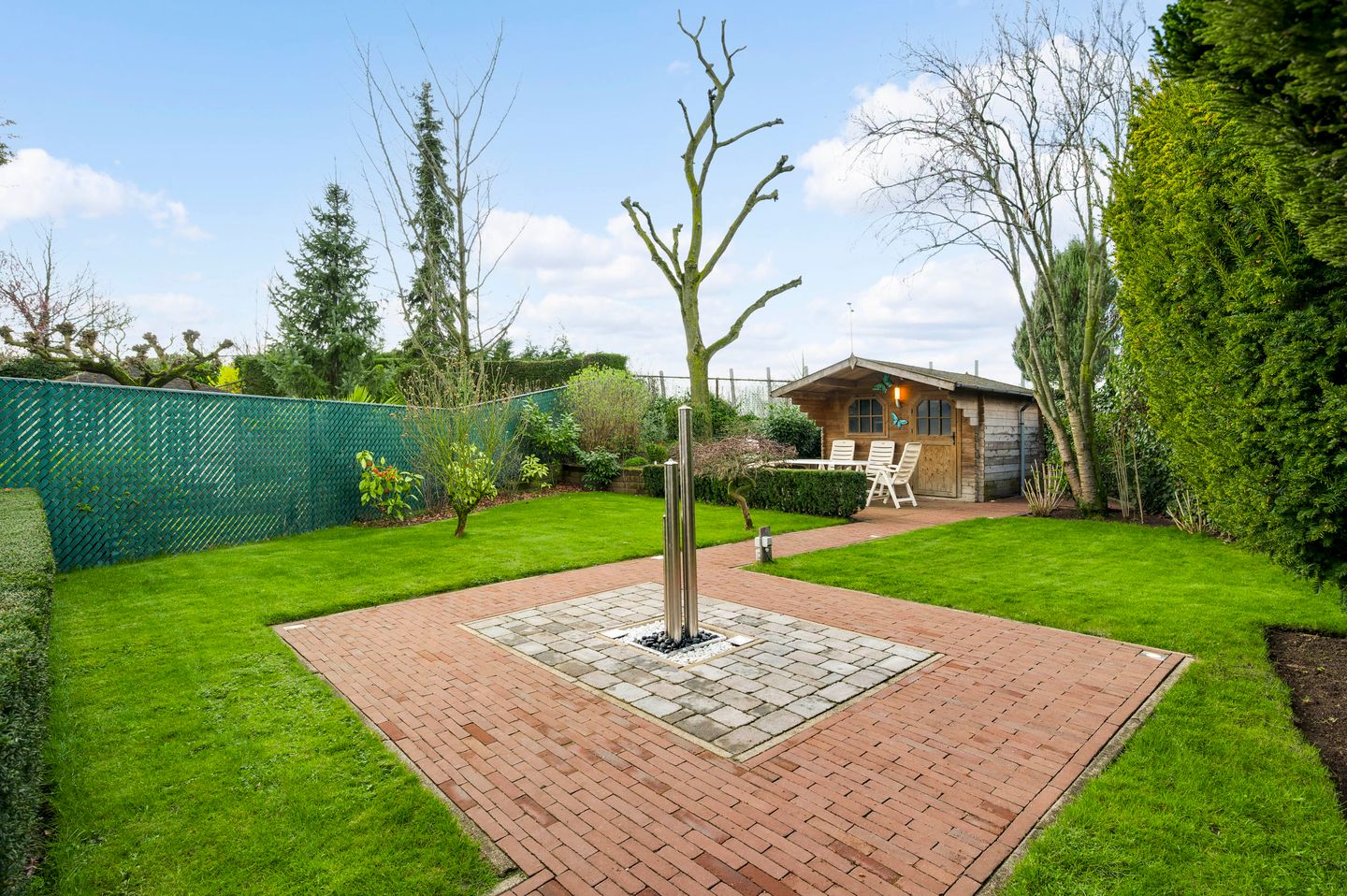 Spacious semi-detached family home with garage and deep garden in Blerick — 43