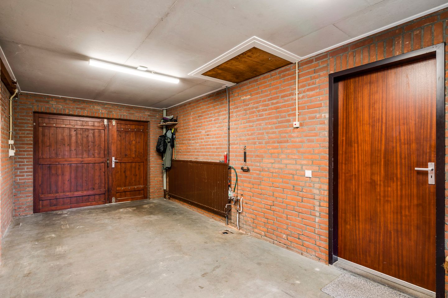 Spacious semi-detached family home with garage and deep garden in Blerick — 20