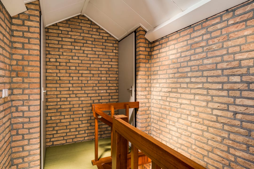 Spacious semi-detached family home with garage and deep garden in Blerick — 36
