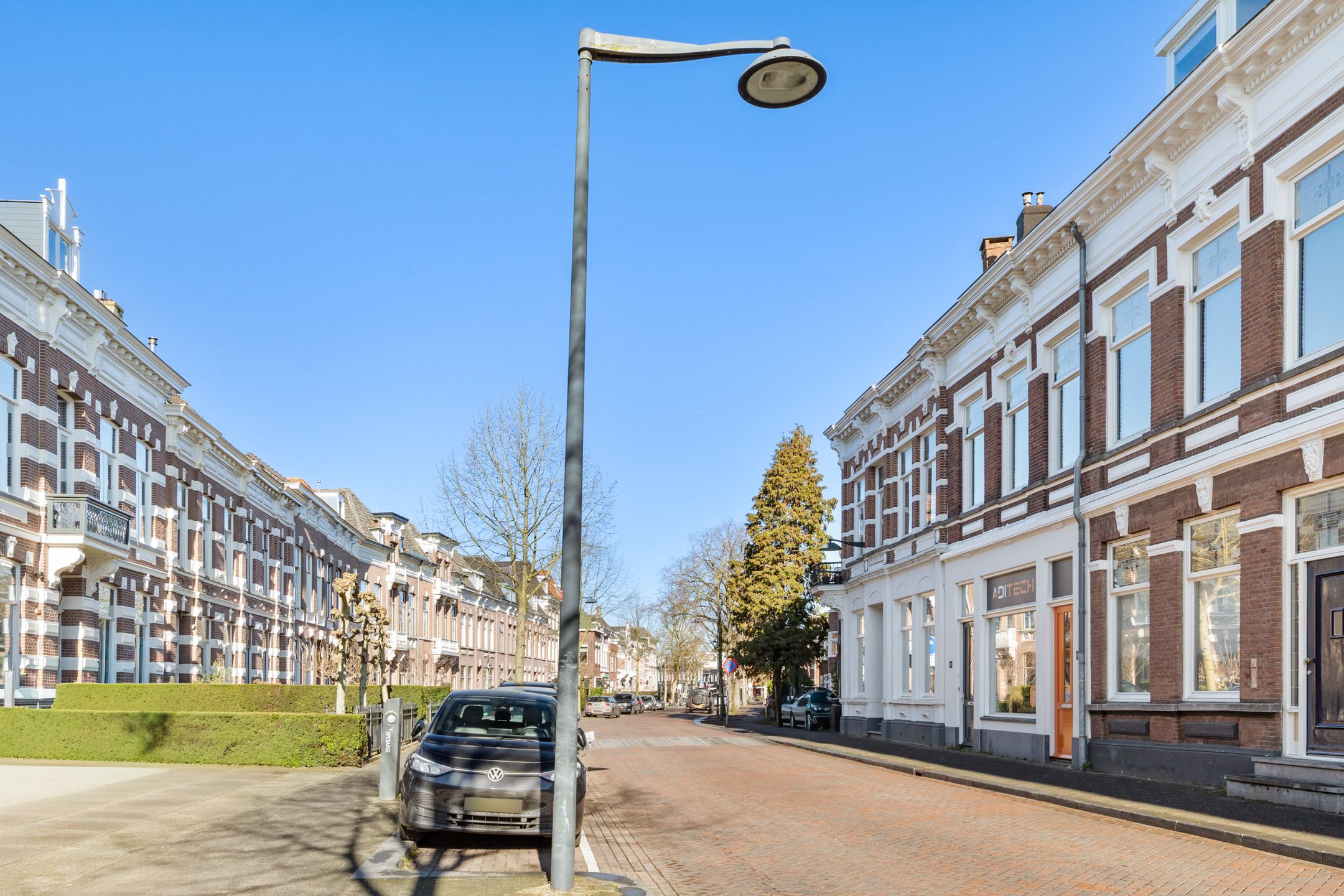Foto 51 van de Roy van Zuidewijnlaan 2-A