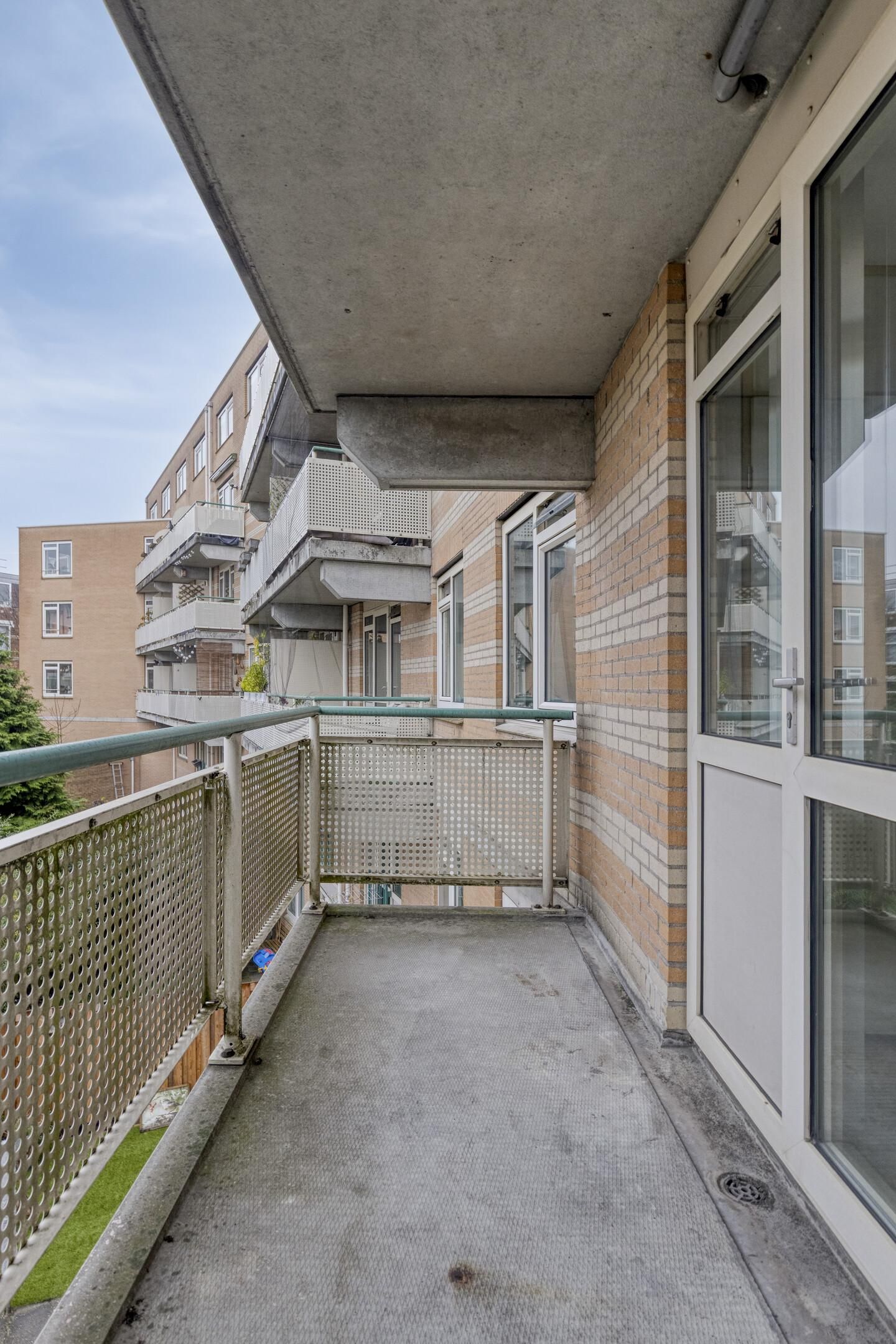 Spacious Apartment near Kralingse Bos with Balconon and Two Bedrooms — 18
