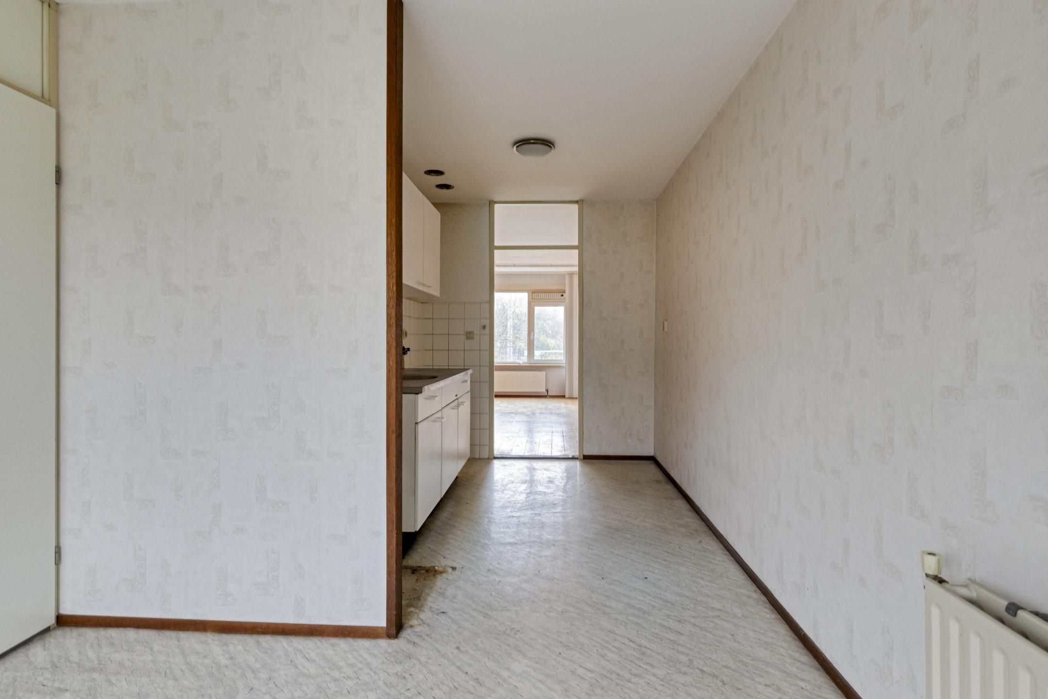 Spacious Apartment near Kralingse Bos with Balconon and Two Bedrooms — 21
