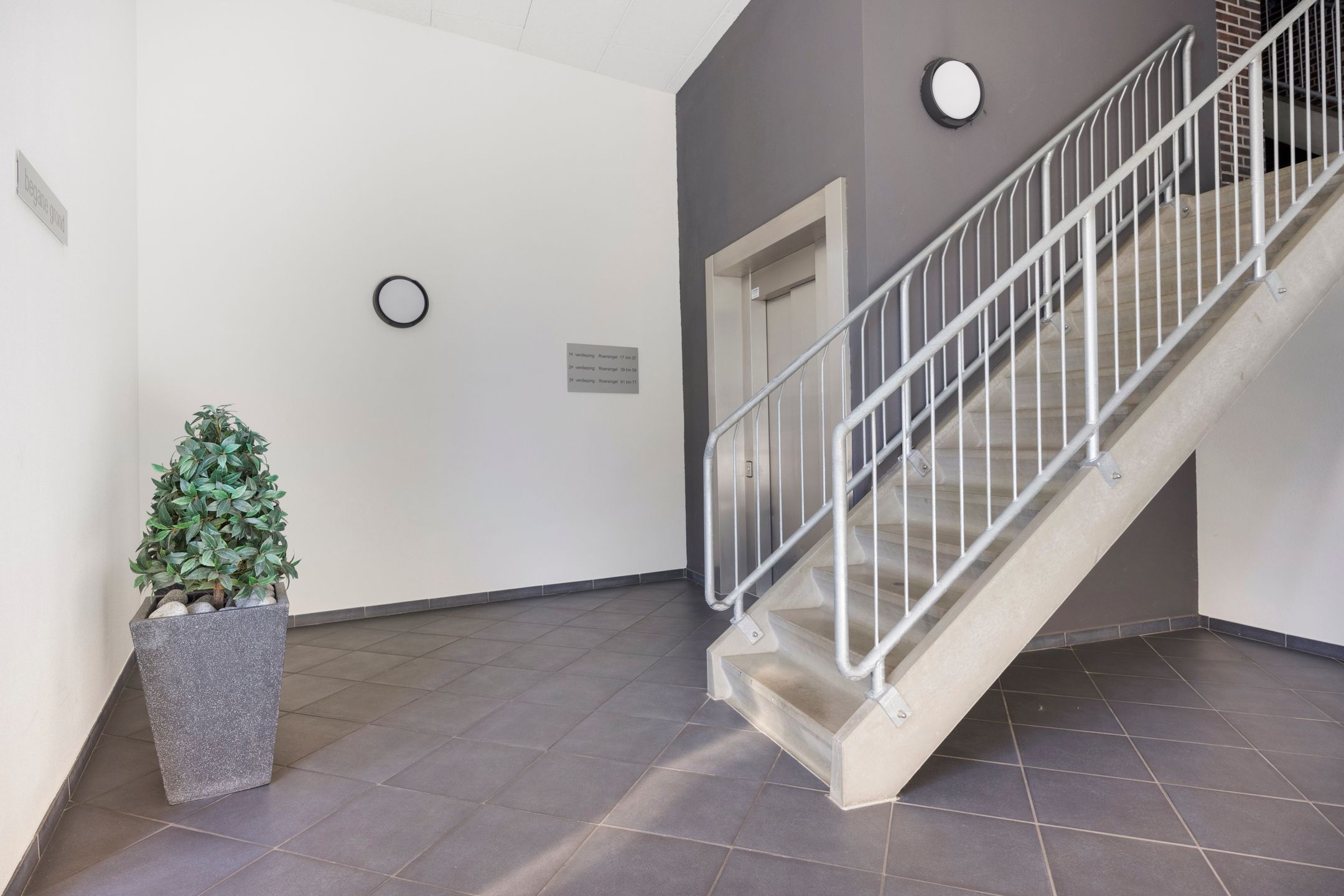 Photo 21 of Roersingel 57