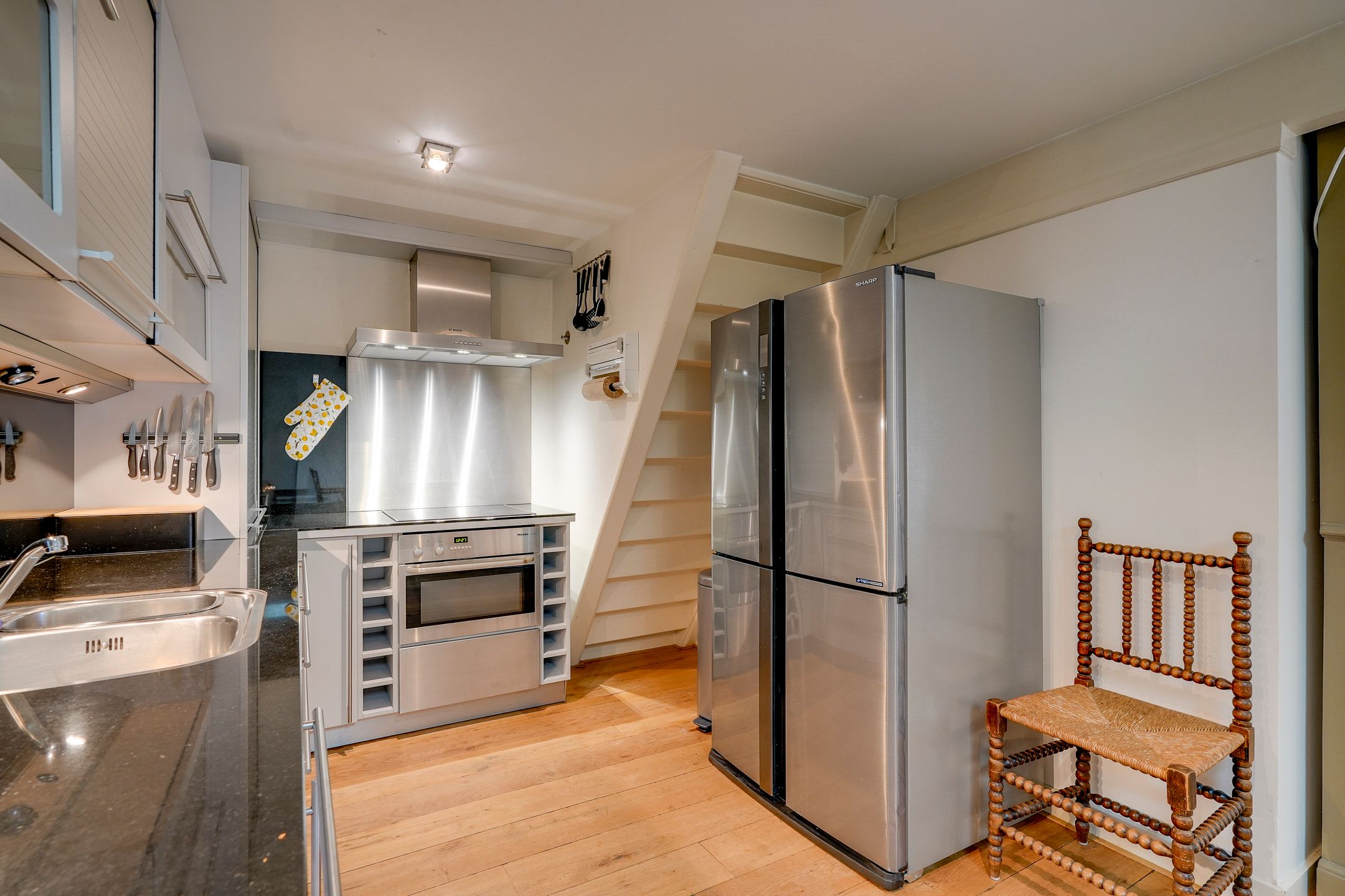 Spacious Upper Apartment with Terrace near Utrecht City Center — 17