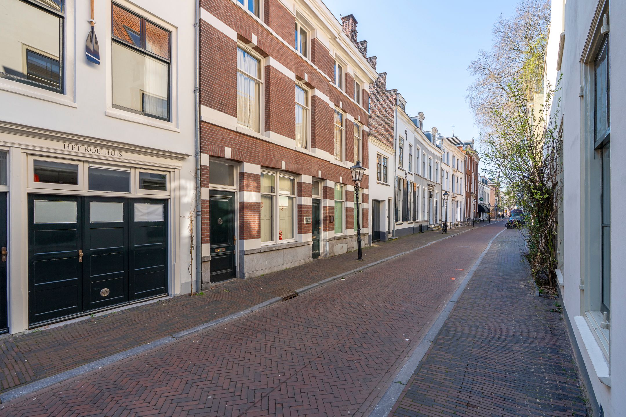 Spacious Upper Apartment with Terrace near Utrecht City Center — 35