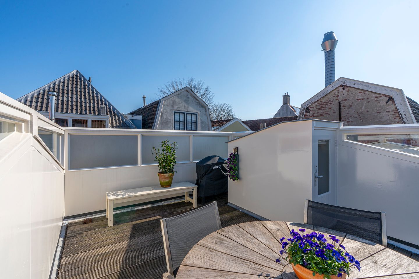 Spacious Upper Apartment with Terrace near Utrecht City Center — 28