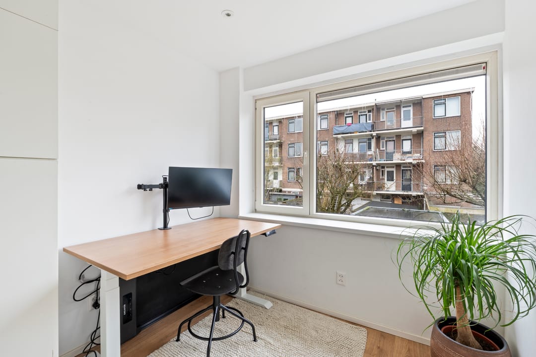 Fully Modernized and Sustainable Terraced Home with Flexible Layout Options in Alkmaar — 22