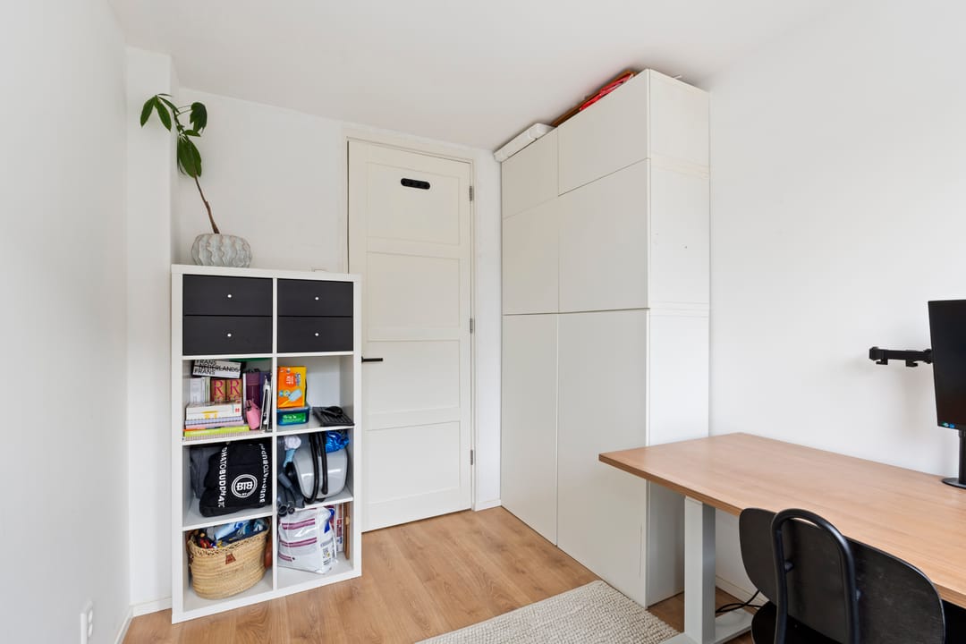 Fully Modernized and Sustainable Terraced Home with Flexible Layout Options in Alkmaar — 23