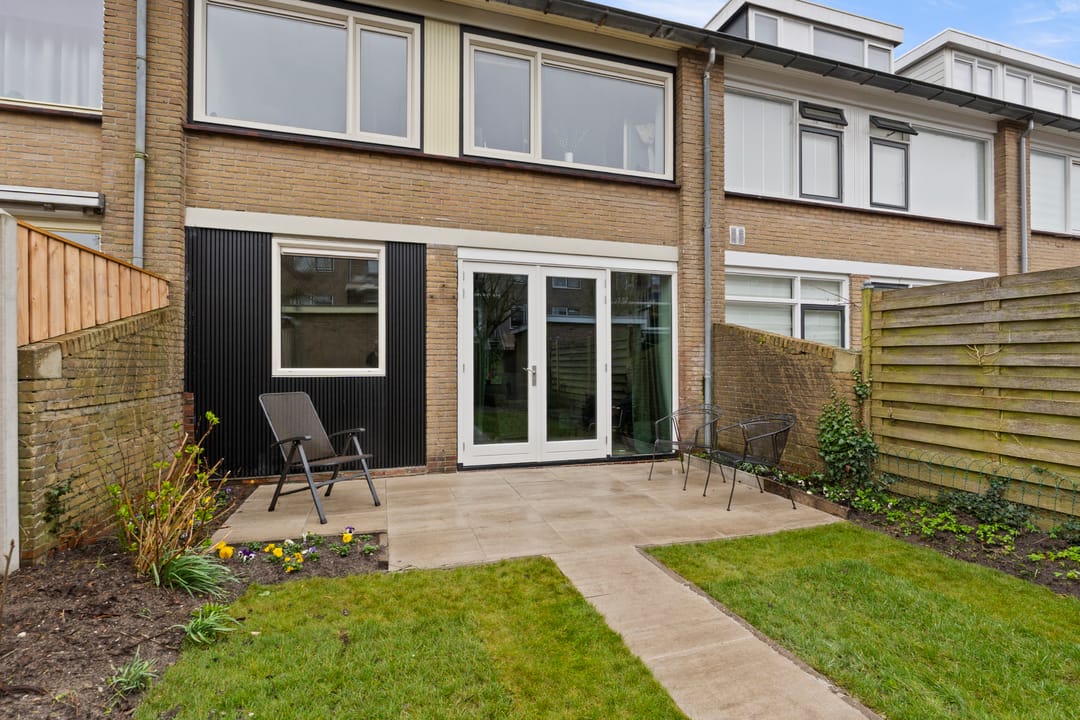 Fully Modernized and Sustainable Terraced Home with Flexible Layout Options in Alkmaar — 32