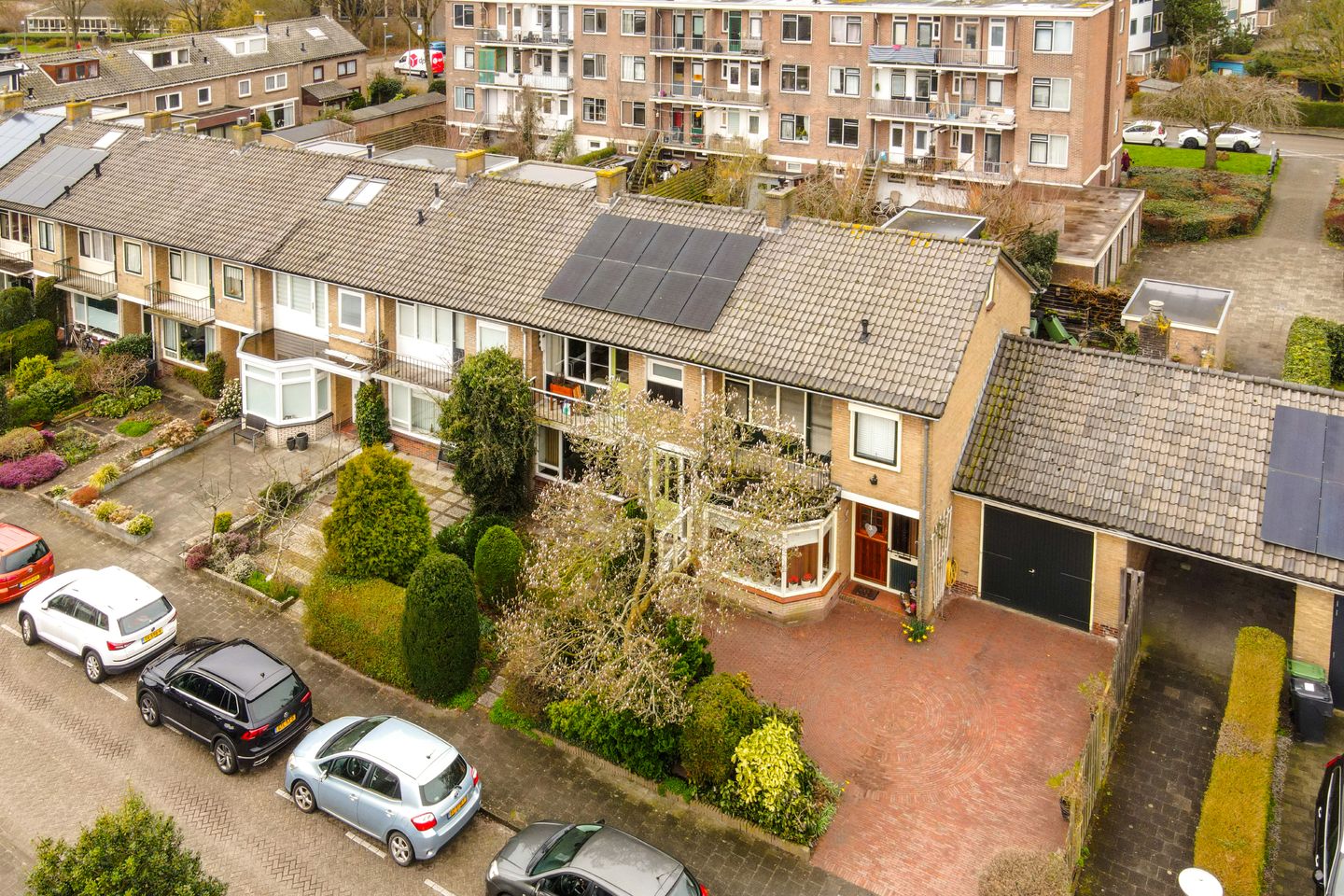 Fully Modernized and Sustainable Terraced Home with Flexible Layout Options in Alkmaar — 35