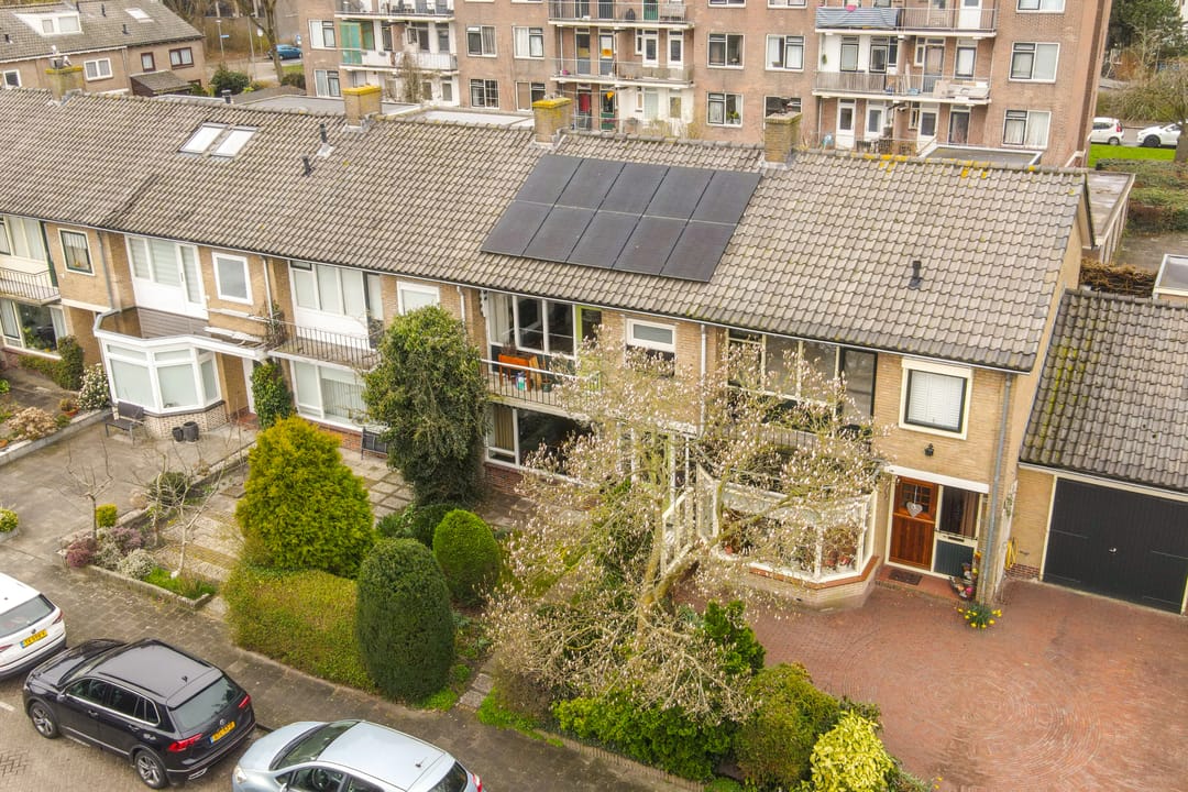 Fully Modernized and Sustainable Terraced Home with Flexible Layout Options in Alkmaar — 37