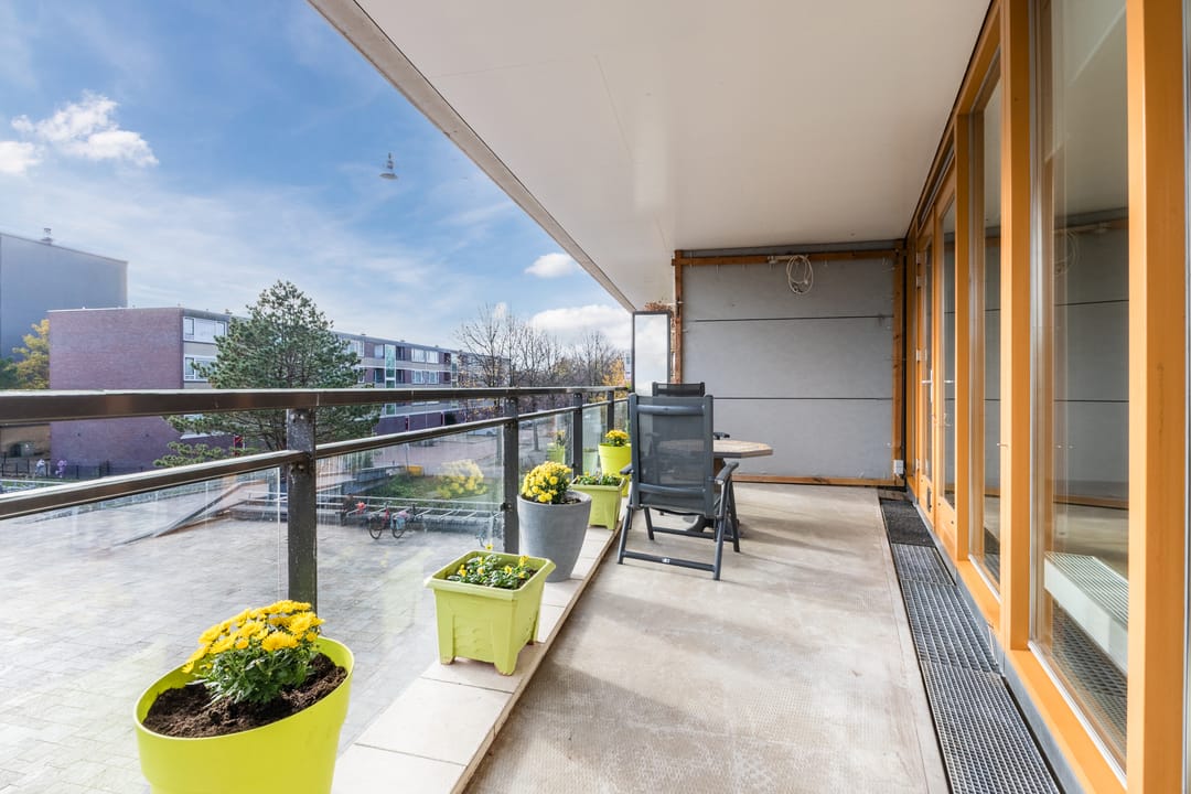 Spacious 3-Room Apartment with Private Garden and South-Facing Terrace in Haarlem — 14