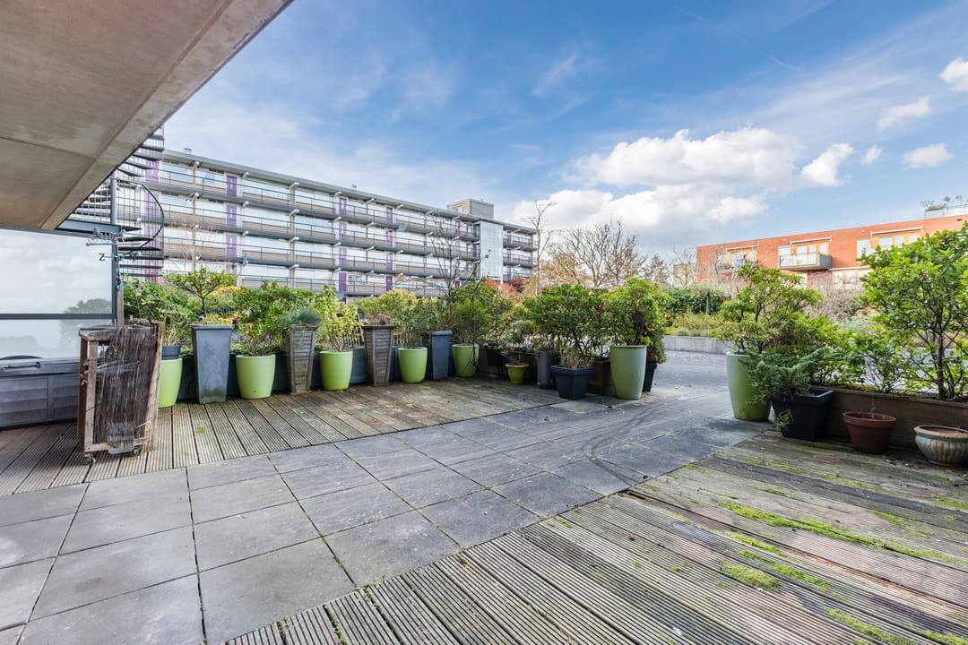 Spacious 3-Room Apartment with Private Garden and South-Facing Terrace in Haarlem — 20