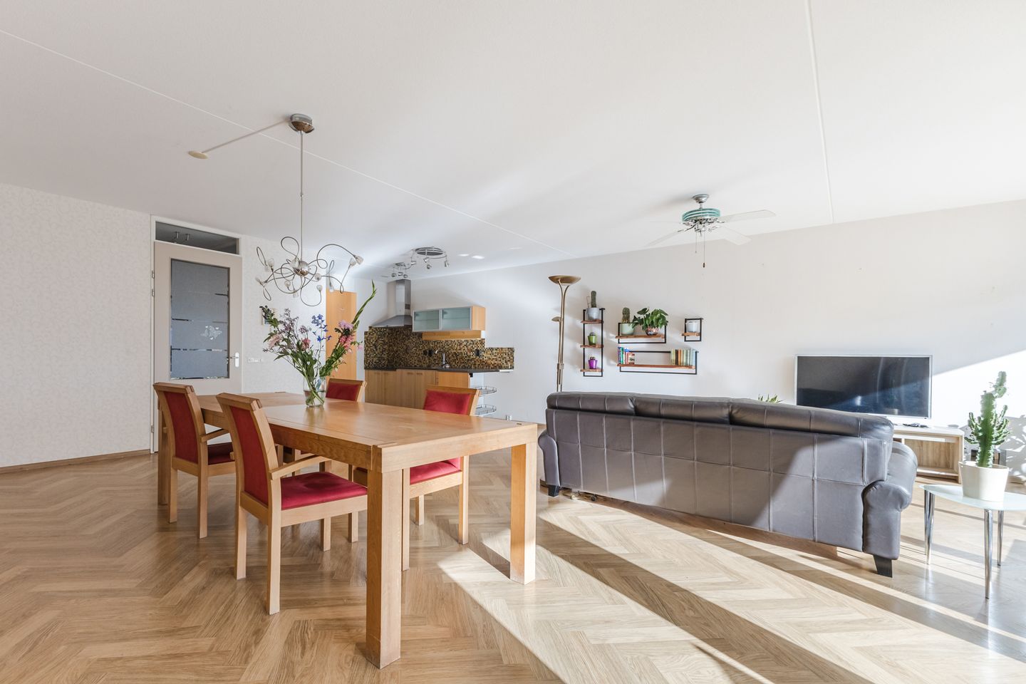 Spacious 3-Room Apartment with Private Garden and South-Facing Terrace in Haarlem — 23