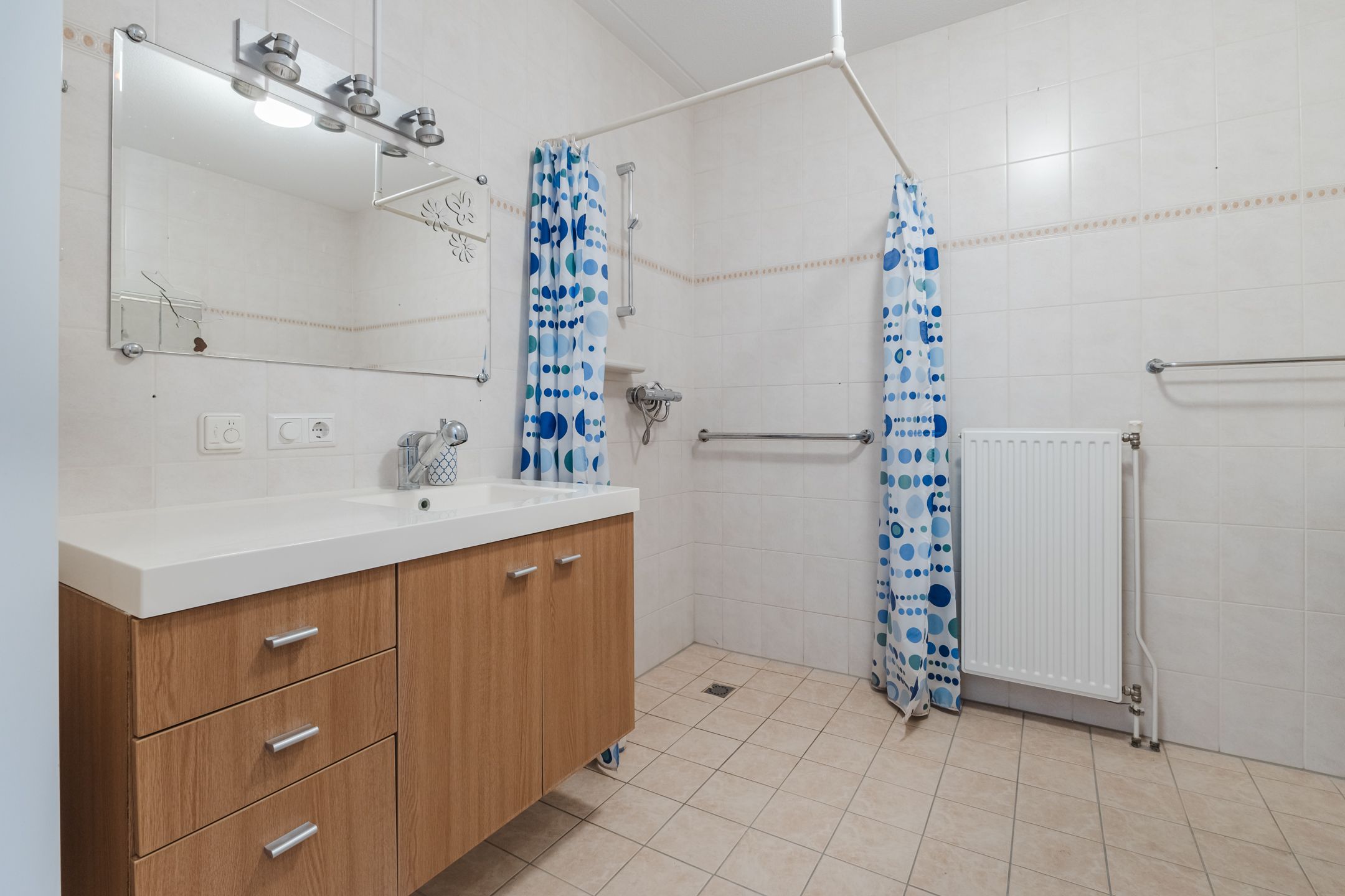 Spacious 3-Room Apartment with Private Garden and South-Facing Terrace in Haarlem — 28