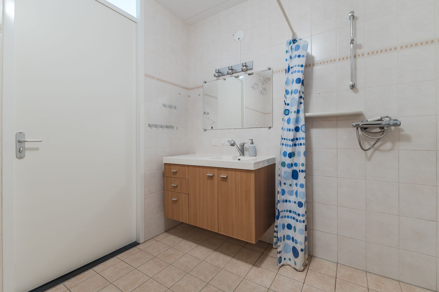 Spacious 3-Room Apartment with Private Garden and South-Facing Terrace in Haarlem — 29