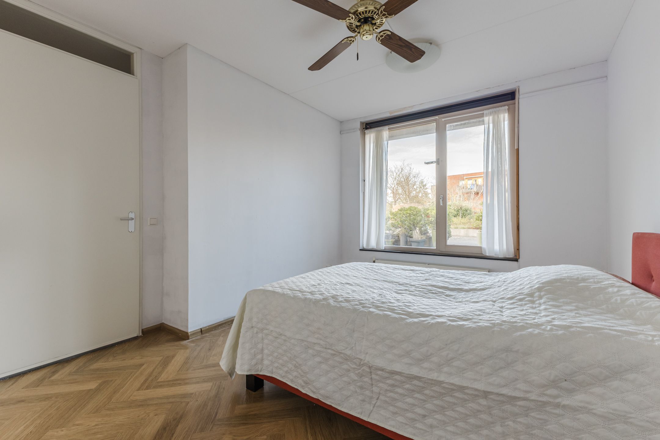 Spacious 3-Room Apartment with Private Garden and South-Facing Terrace in Haarlem — 32