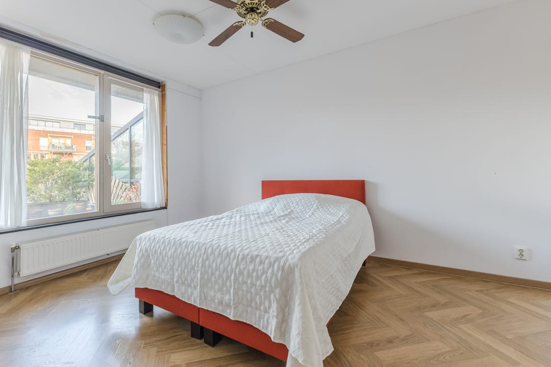 Spacious 3-Room Apartment with Private Garden and South-Facing Terrace in Haarlem — 33