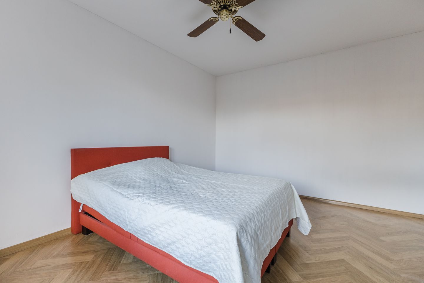 Spacious 3-Room Apartment with Private Garden and South-Facing Terrace in Haarlem — 34
