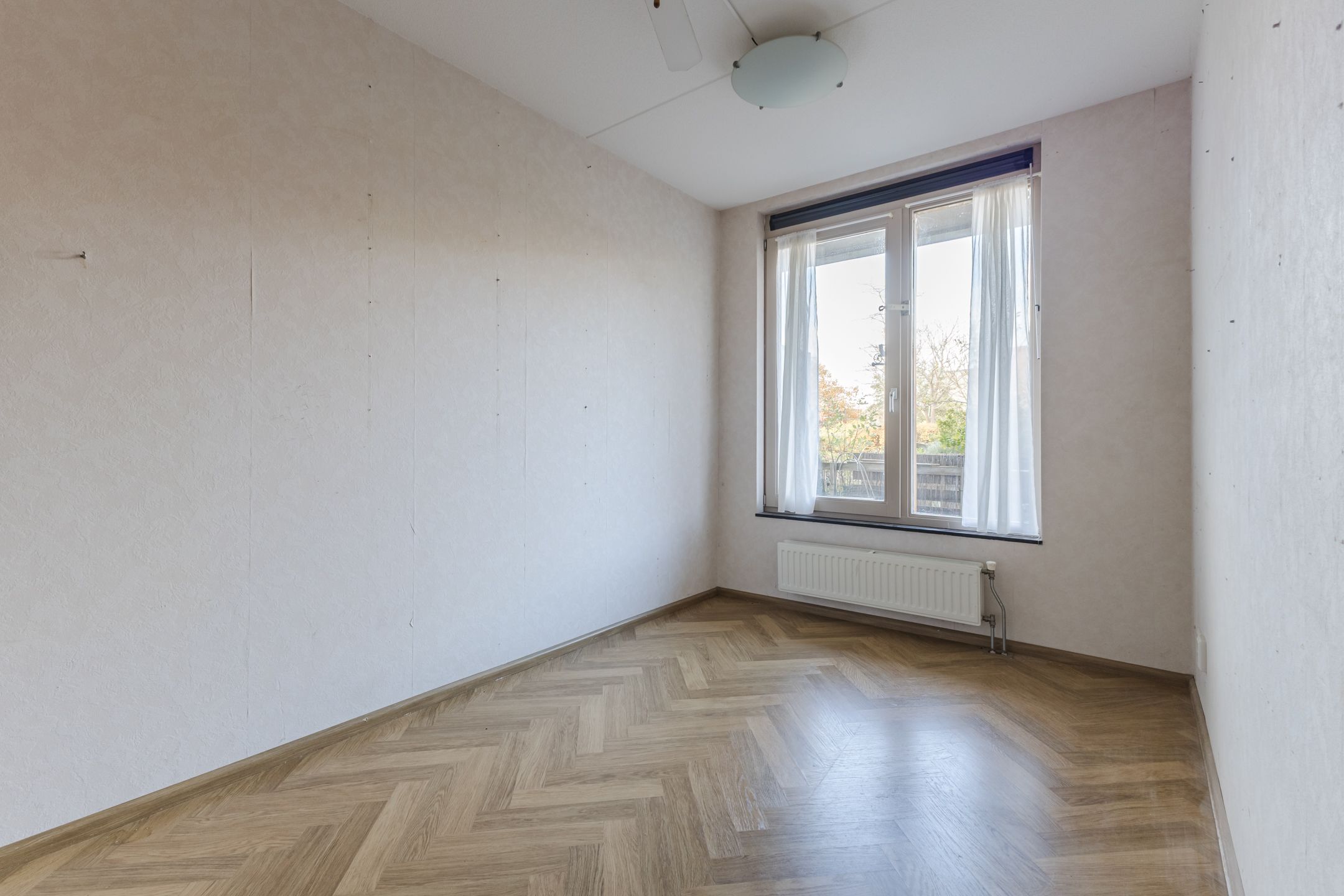 Spacious 3-Room Apartment with Private Garden and South-Facing Terrace in Haarlem — 36