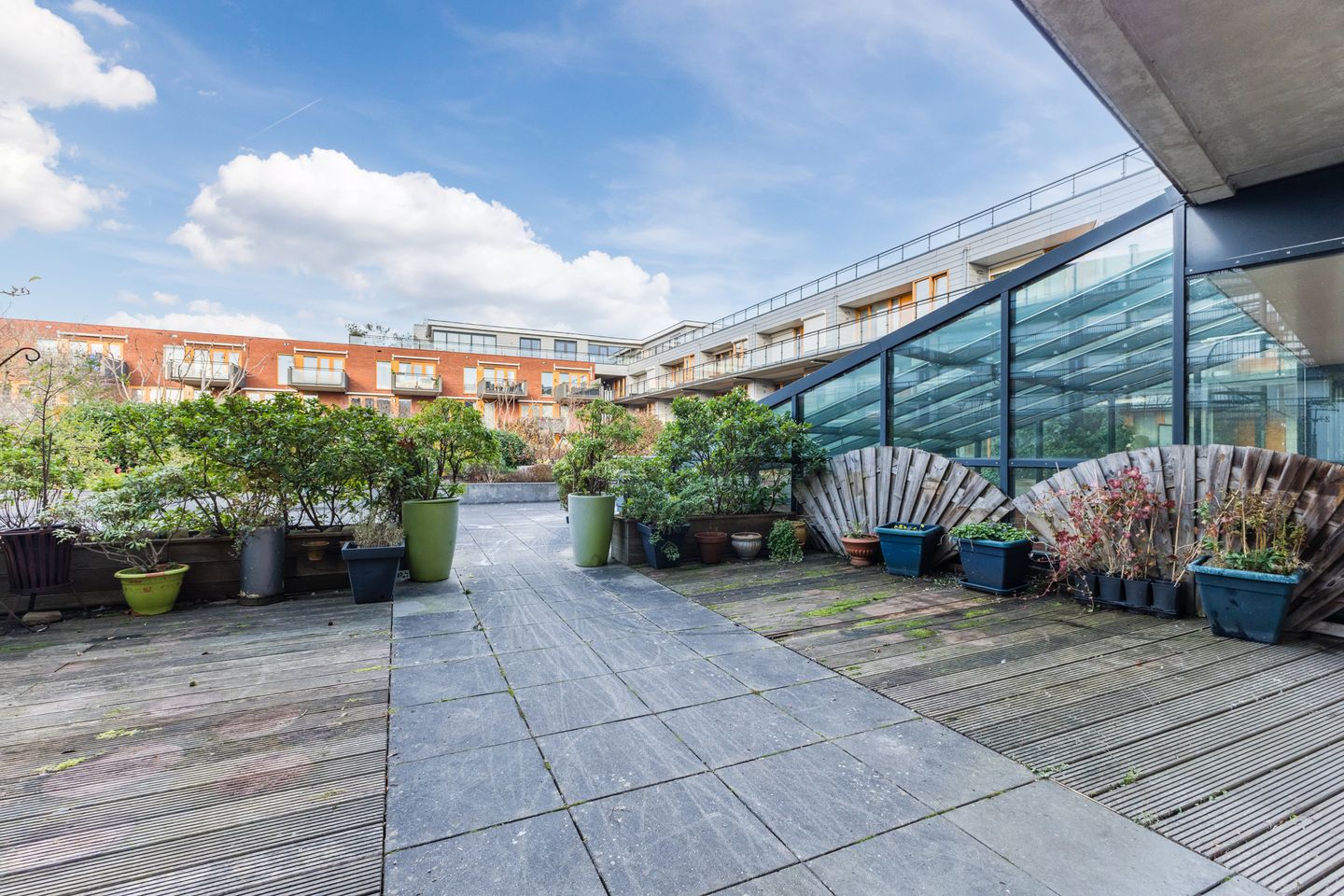 Spacious 3-Room Apartment with Private Garden and South-Facing Terrace in Haarlem — 41