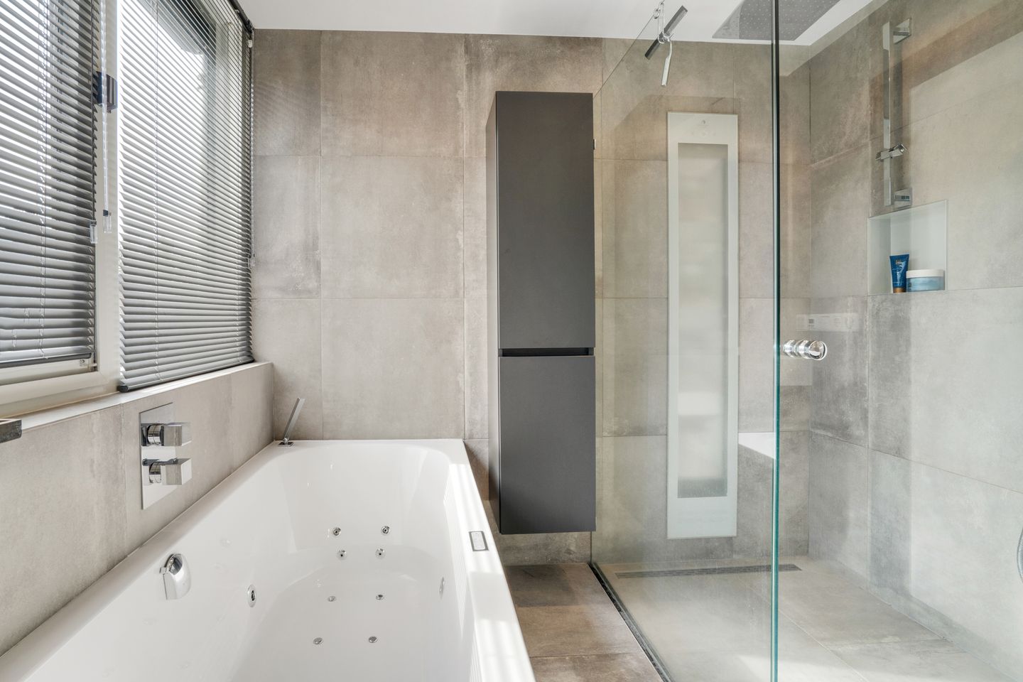 Photo 4 of Louis Bouwmeesterstraat 96