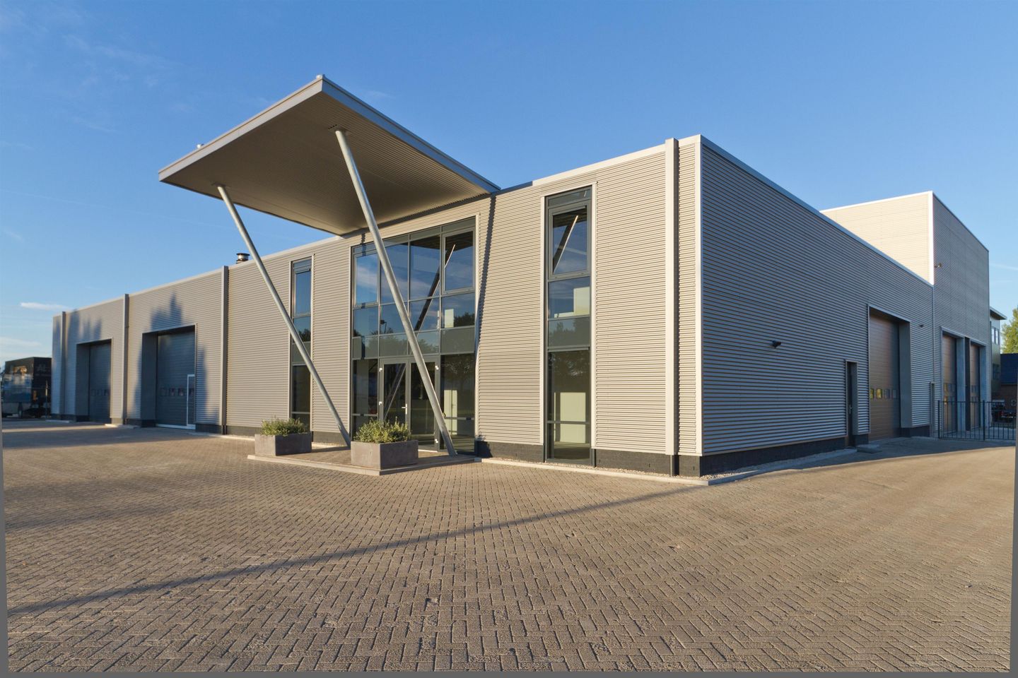 View photo 1 of Marconibaan 46