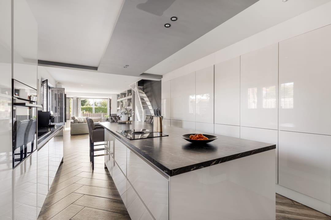 Tastefully Renovated 1930s Semi-Detached House with Garage and Large Garden — 13