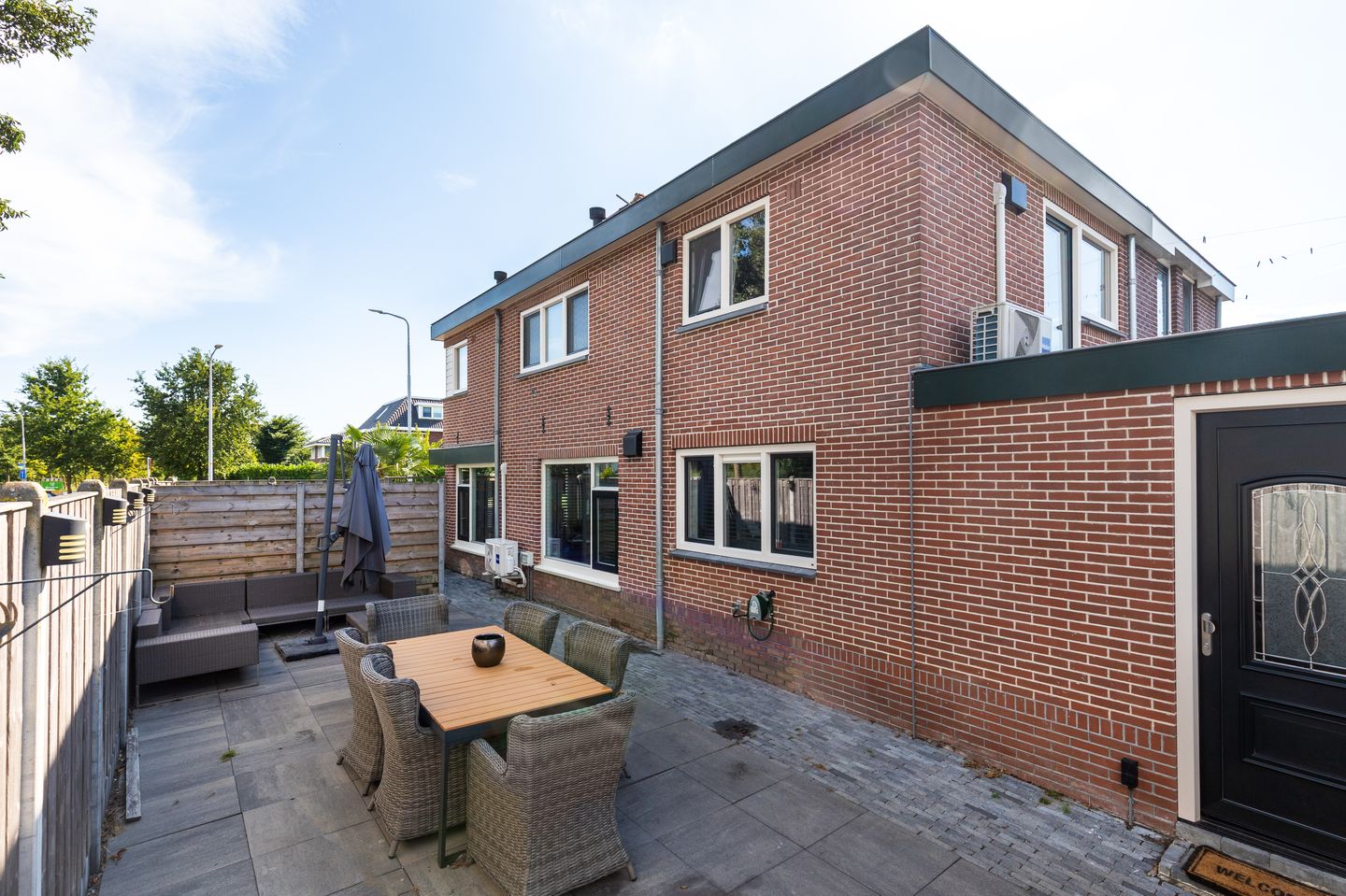 Tastefully Renovated 1930s Semi-Detached House with Garage and Large Garden — 14