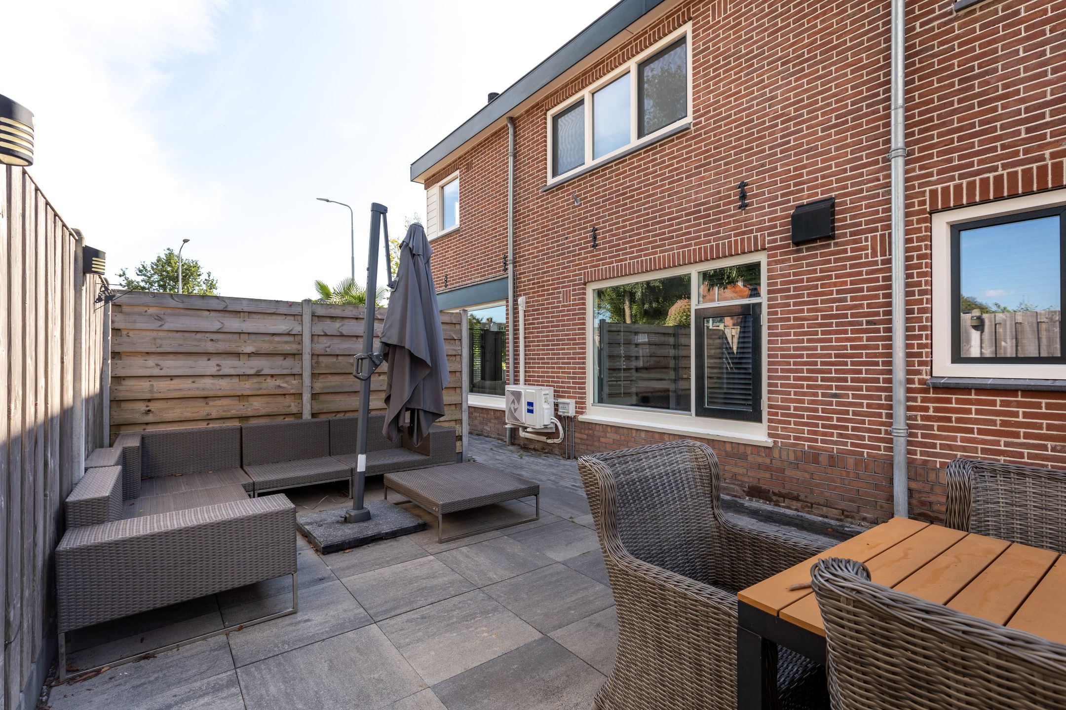 Tastefully Renovated 1930s Semi-Detached House with Garage and Large Garden — 15