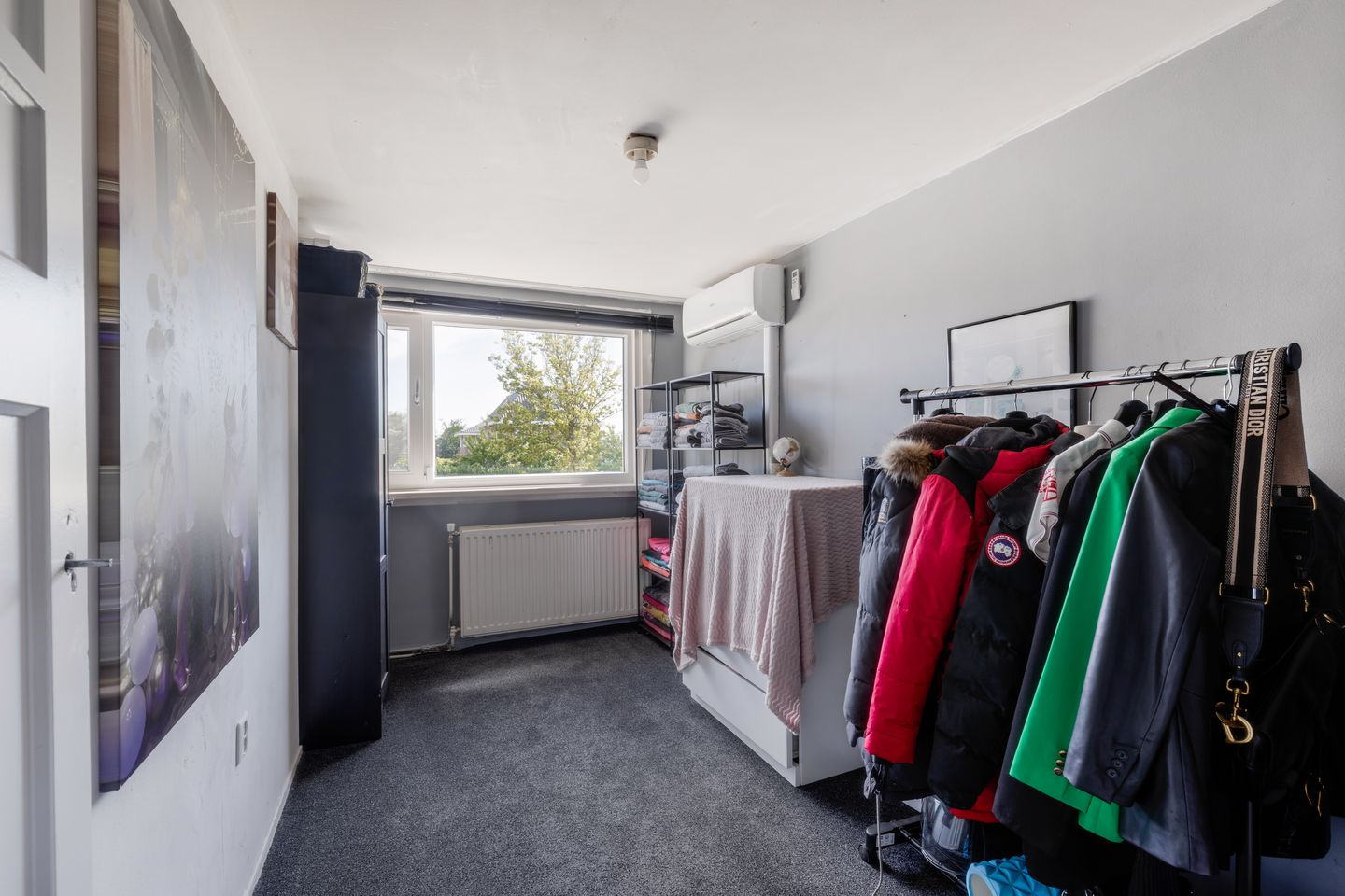 Tastefully Renovated 1930s Semi-Detached House with Garage and Large Garden — 25