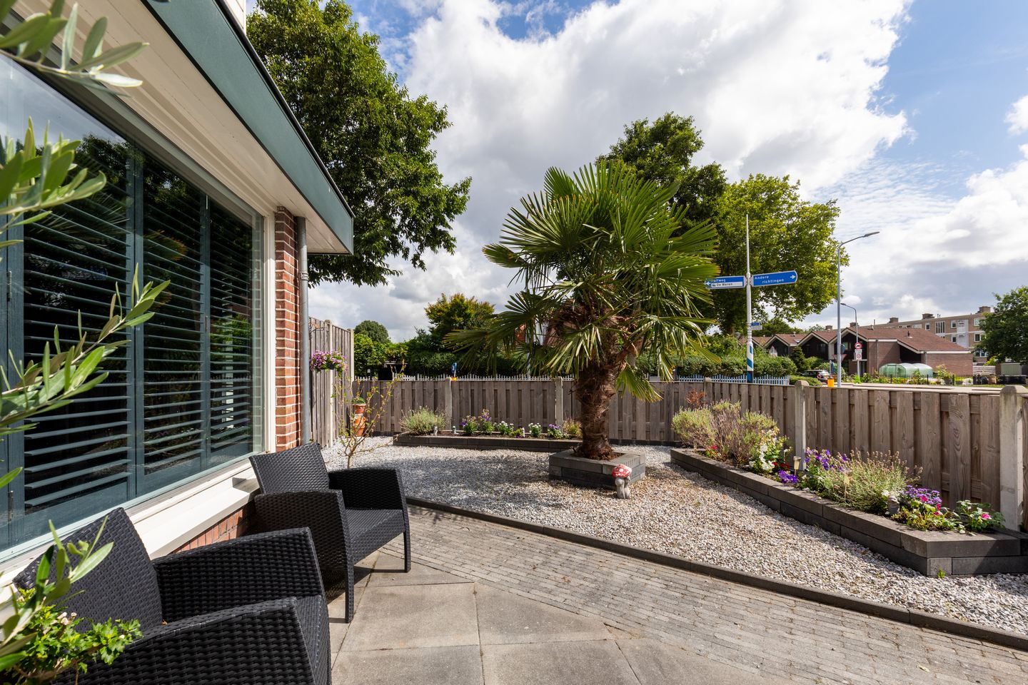 Tastefully Renovated 1930s Semi-Detached House with Garage and Large Garden — 29