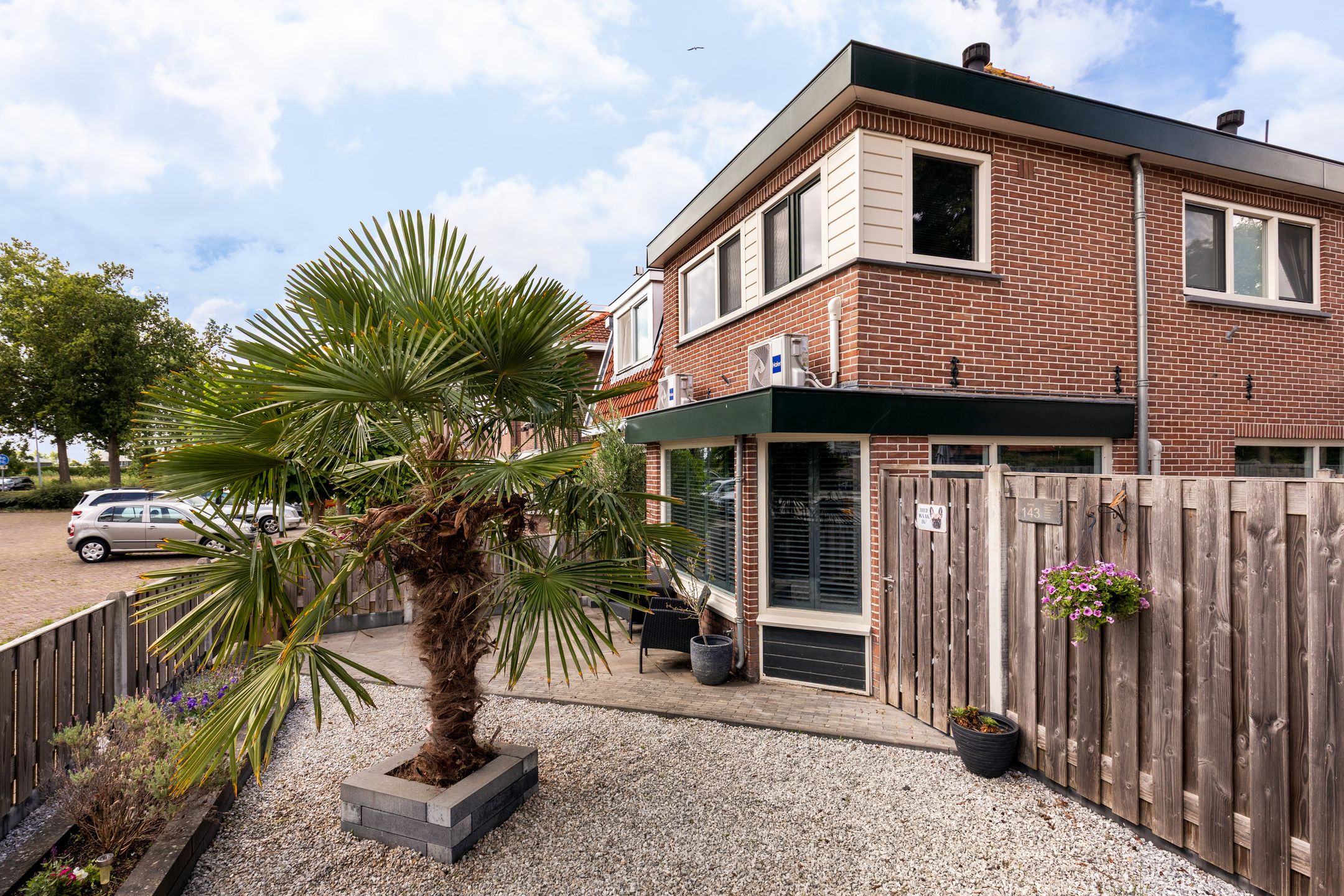 Tastefully Renovated 1930s Semi-Detached House with Garage and Large Garden — 30
