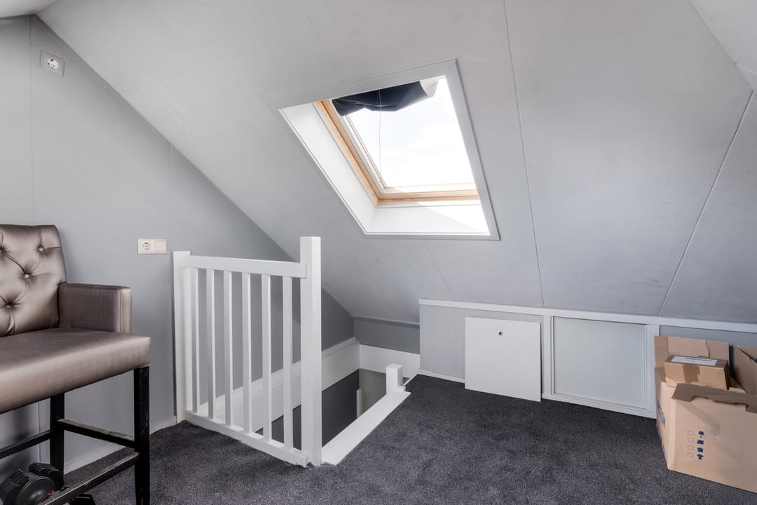 Tastefully Renovated 1930s Semi-Detached House with Garage and Large Garden — 26