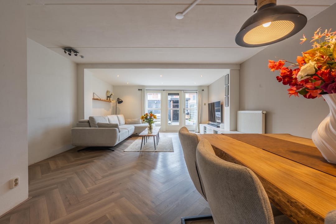 Spacious extended terraced house with 4 bedrooms and modern kitchen in Culemborg — 16