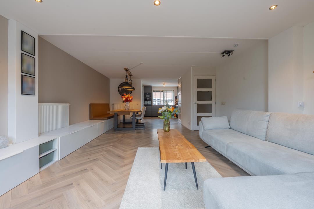 Spacious extended terraced house with 4 bedrooms and modern kitchen in Culemborg — 17