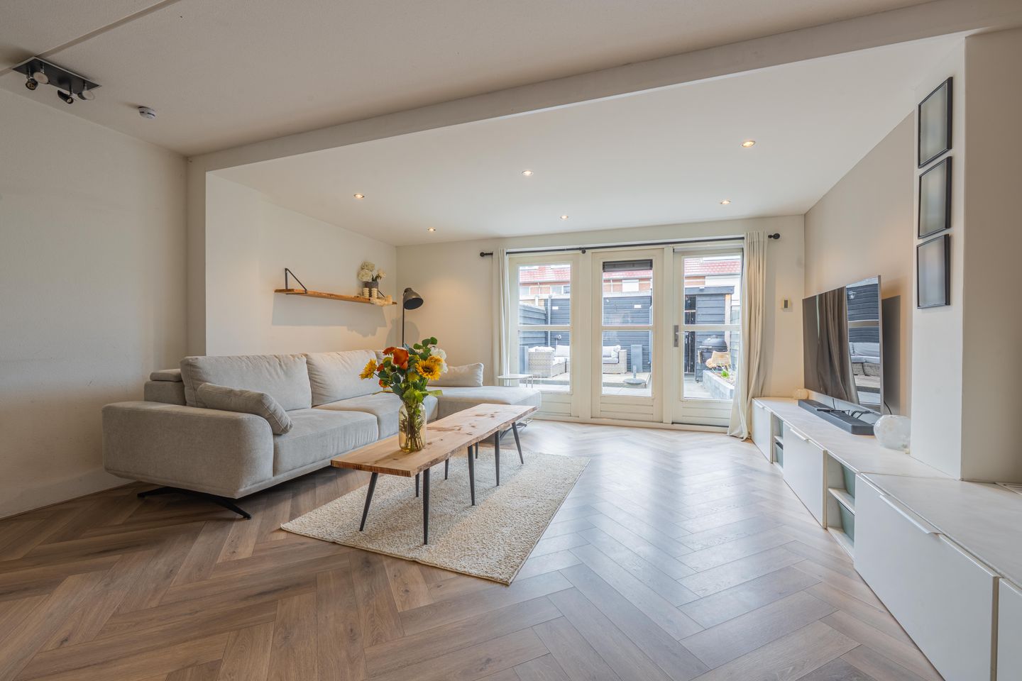 Spacious extended terraced house with 4 bedrooms and modern kitchen in Culemborg — 19