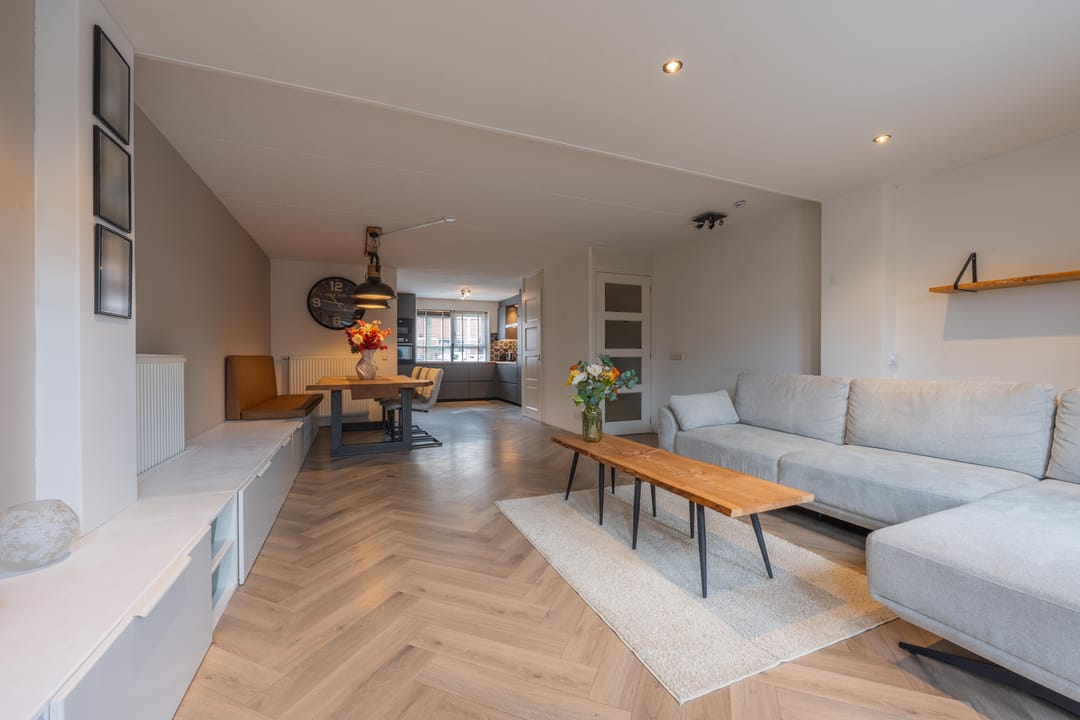 Spacious extended terraced house with 4 bedrooms and modern kitchen in Culemborg — 22